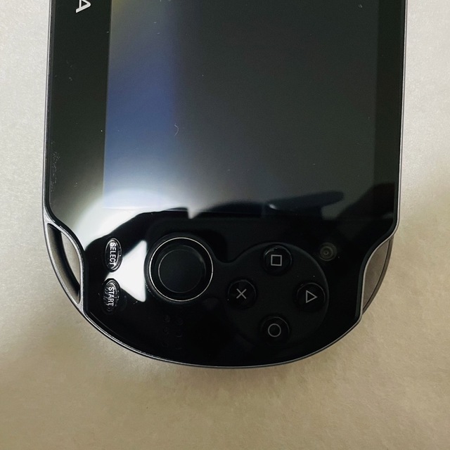 PlayStation Vita(プレイステーションヴィータ)の☆美品☆PS Vita PCH-1100クリスタルブラック 動作良好 エンタメ/ホビーのゲームソフト/ゲーム機本体(家庭用ゲーム機本体)の商品写真