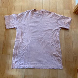 ユニクロ(UNIQLO)のUNIQLO ピンクTシャツ(Tシャツ(半袖/袖なし))