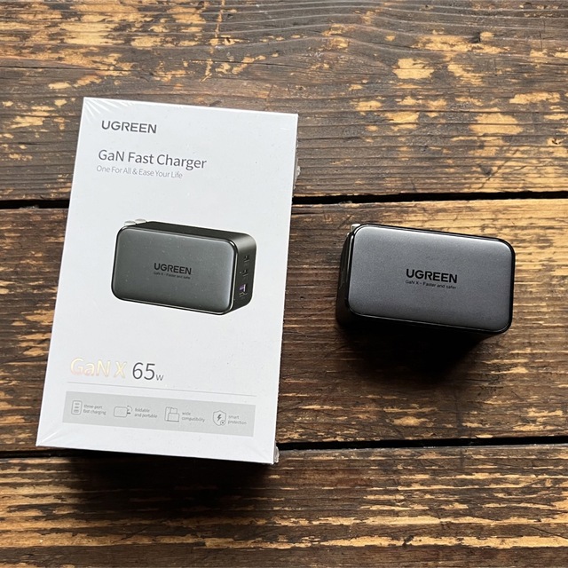 Anker(アンカー)のUGREEN PD Type-C 65W 急速充電器 スマホ/家電/カメラのスマートフォン/携帯電話(バッテリー/充電器)の商品写真