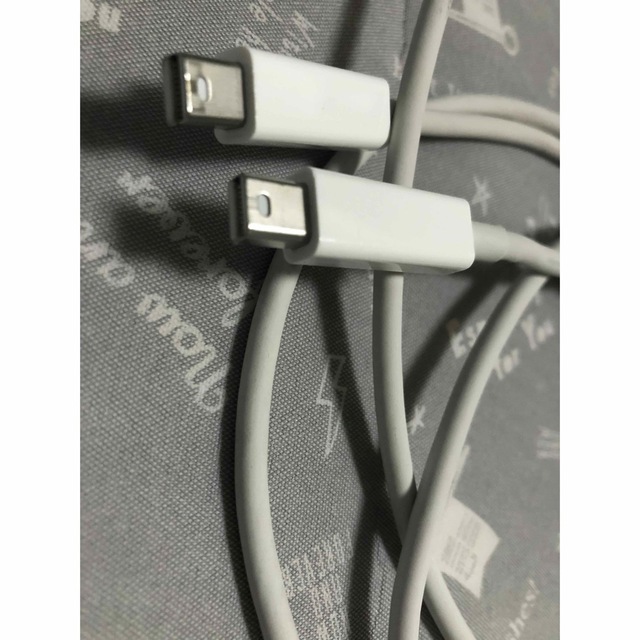 純正品 Apple Thunderboltケーブル（2.0 m）- ホワイト