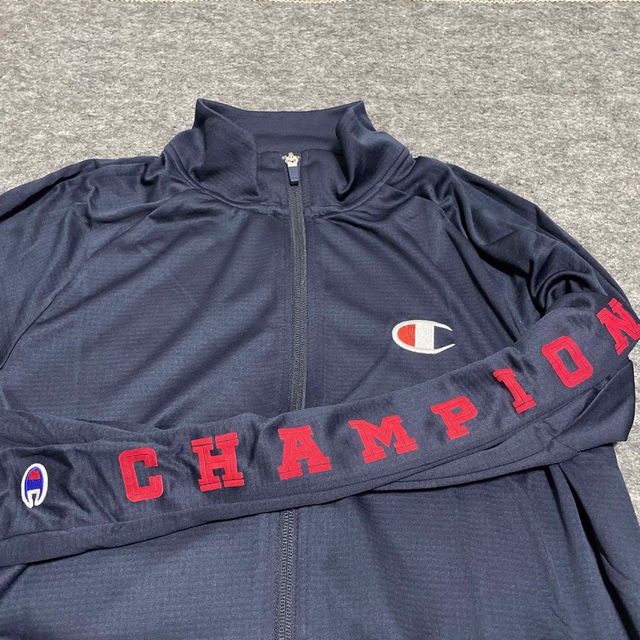 Champion(チャンピオン)の【匿名配送】champion チャンピオン　トラックジャケット メンズのトップス(ジャージ)の商品写真