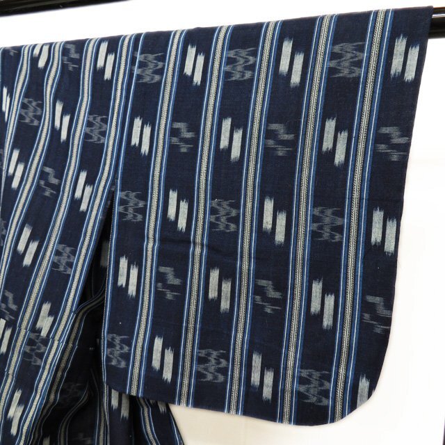 特選 琉球絣 着物 中古 木綿 単衣 絣模様 S A833-11の通販 by ラクマ