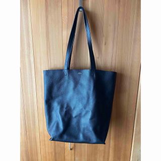 A.P.C - 今期A.P.C.×ラコステ コラボ ビッグロゴインディゴ縦型トート A.P.C - 今期A.P.C.×ラコステ コラボ ビッグロゴインディゴ縦型トート