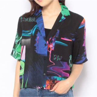 デシグアル(DESIGUAL)の新品タグ付き♪ 定価10,900円　デシグアル　ブラウス　黒系✨Mサイズ(シャツ/ブラウス(半袖/袖なし))