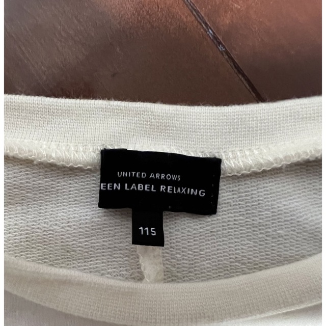 UNITED ARROWS green label relaxing(ユナイテッドアローズグリーンレーベルリラクシング)の美品　グリーンレーベルリラクシング　オフホワイトカットソー　サイズ115cm キッズ/ベビー/マタニティのキッズ服女の子用(90cm~)(Tシャツ/カットソー)の商品写真