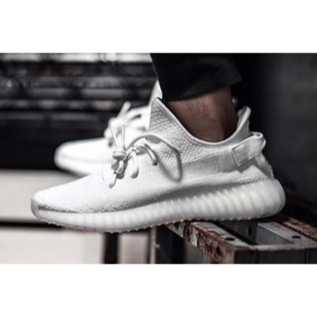 adidas YEEZY BOOST 350 V2 クリームホワイト