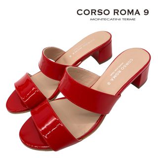 コルソローマ(CORSO ROMA 9)の〈美品）CORSO ROMA9 コルソローマ【24cm】エナメル サンダル 赤(サンダル)