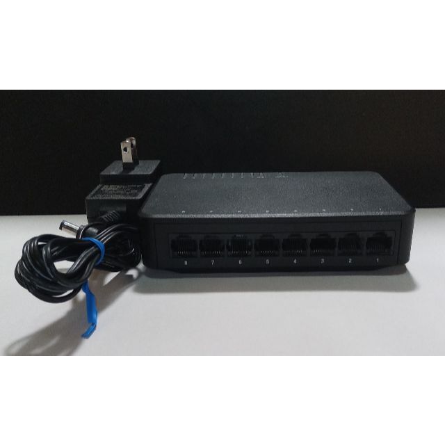 ELECOM 8ポート ギガビット対応スイッチングハブ 1000BASE-T スマホ/家電/カメラのPC/タブレット(PC周辺機器)の商品写真