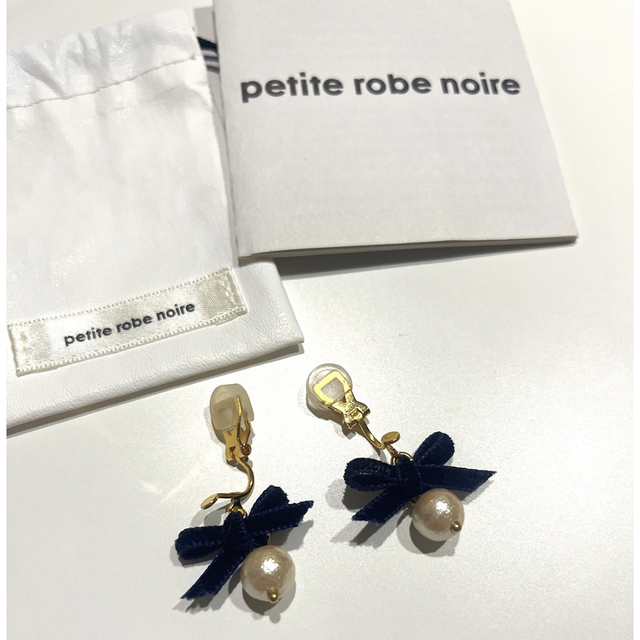 petite robe noire(プティローブノアー)のpetite robe noir プティローブノアー 定番リボンパールイヤリング レディースのアクセサリー(イヤリング)の商品写真