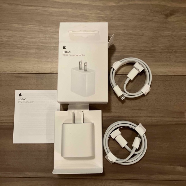 Apple(アップル)のUSB-C電源アダプターとケーブル2本セット　Apple純正 スマホ/家電/カメラのスマートフォン/携帯電話(バッテリー/充電器)の商品写真