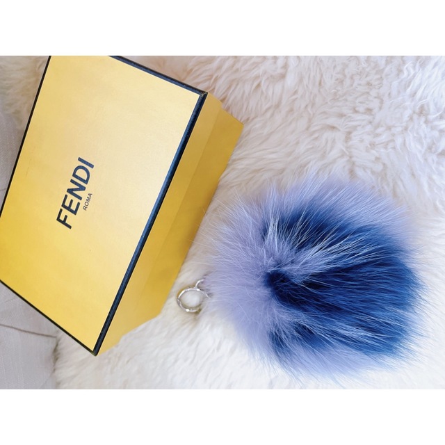 FENDI ポンポン チャーム 日本初の www.gold-and-wood.com