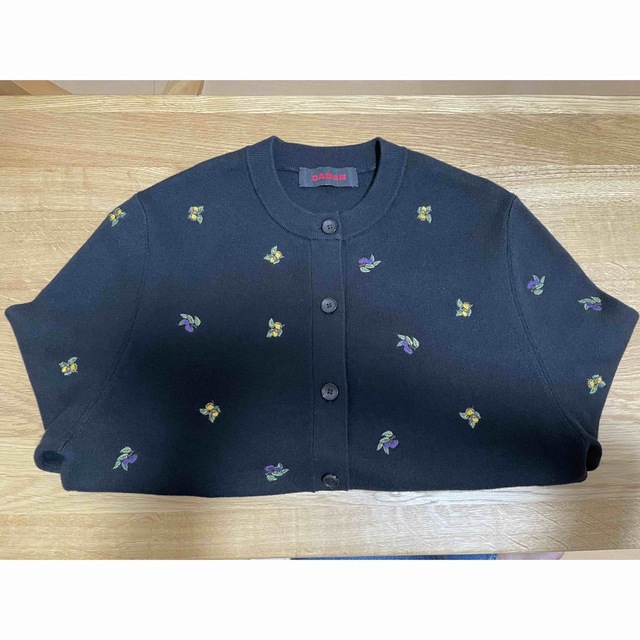 CABaN コットンカシミヤ エンブロイダリークルーネックカーディガン