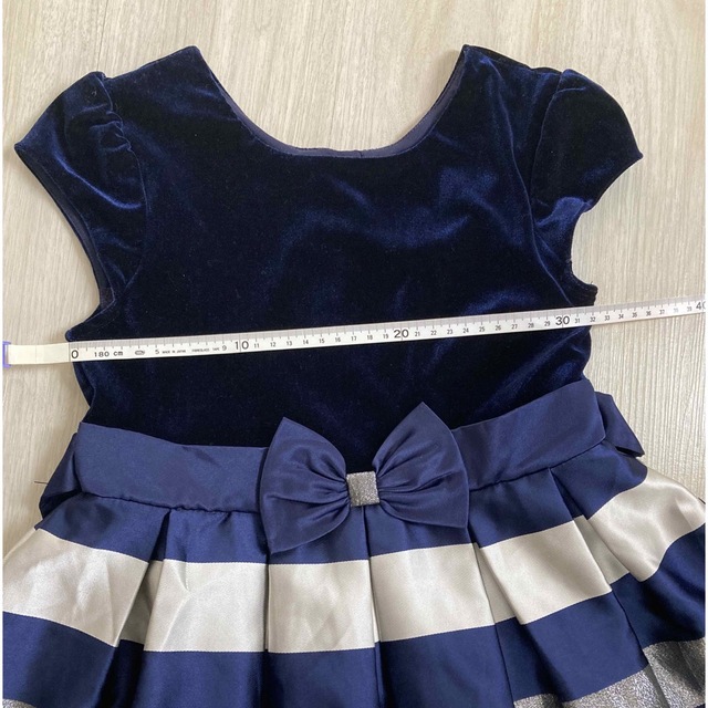 コストコ(コストコ)のワンピース　ドレス　ネイビーとシルバー　サイズ130cm キッズ/ベビー/マタニティのキッズ服女の子用(90cm~)(ドレス/フォーマル)の商品写真