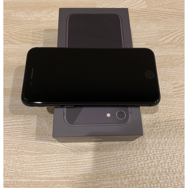 iPhone(アイフォーン)のiPhone8 スペースグレイ 64GB  箱・充電器あり スマホ/家電/カメラのスマートフォン/携帯電話(スマートフォン本体)の商品写真