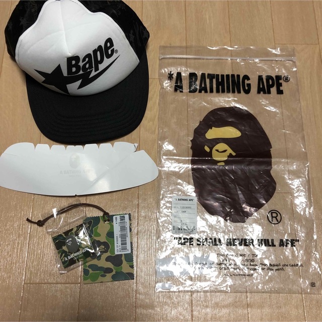 bape キャップ　ブラック　ピンバッジ付き