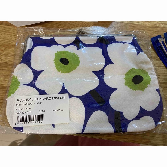 marimekko(マリメッコ)のマリメッコ　がま口ポーチ エンタメ/ホビーのコレクション(ノベルティグッズ)の商品写真