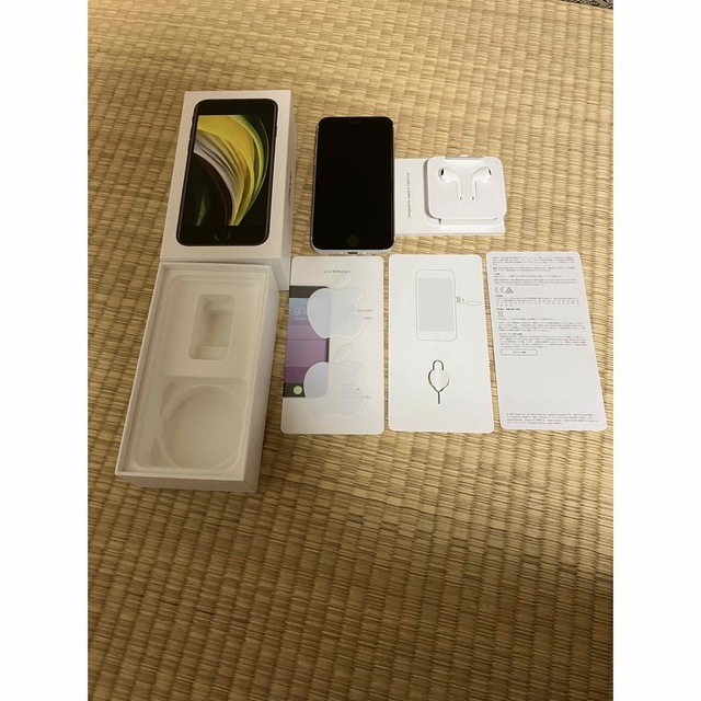 セール日本 iPhoneSE 第2世代 (SE2)64GB SIMフリー化済ホワイト スマホ