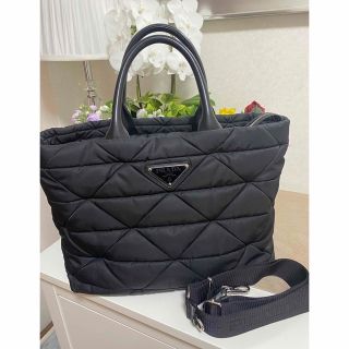 prada  プラスチックハンドル　トートバッグ