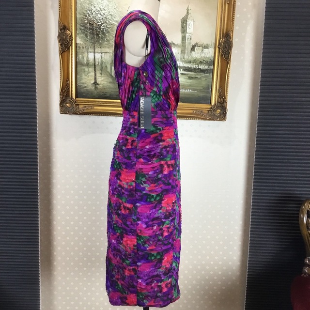 TADASHI SHOJI(タダシショウジ)の新品☆ TADASHI SHIJO  SILK100％ サイズ6 【TADA65 レディースのワンピース(ひざ丈ワンピース)の商品写真