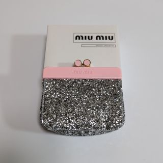 MIU MIU(ポーチ ・ シルバー/銀色系)のフリマアイテム一覧 MIU MIU(ポーチ ・ シルバー/銀色系)のフリマアイテム一覧