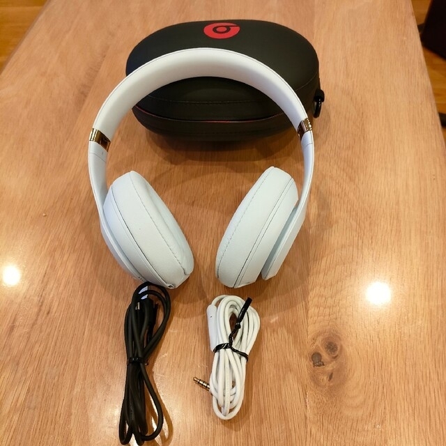 Beats by Dr Dre(ビーツバイドクタードレ)の【美品】BEATS STUDIO3 WIRELESS ホワイト 2018年製 スマホ/家電/カメラのオーディオ機器(ヘッドフォン/イヤフォン)の商品写真