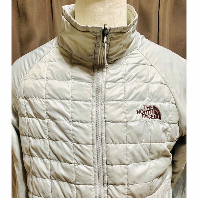 THE NORTH FACE(ザノースフェイス)の【美品】ザ ノースフェイス 軽量暖 中綿 ジャケット レディースXL メンズ L レディースのジャケット/アウター(その他)の商品写真