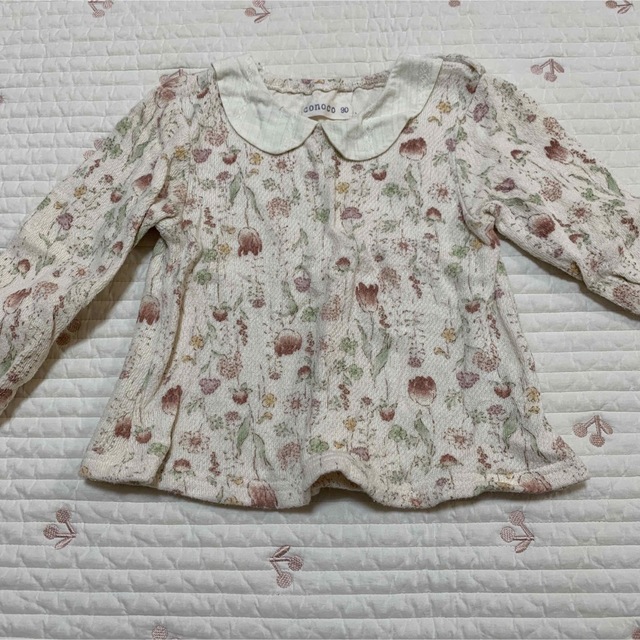 【2枚セット】 コノコ　花柄　トップス　90 キッズ/ベビー/マタニティのキッズ服女の子用(90cm~)(Tシャツ/カットソー)の商品写真