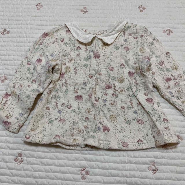 【2枚セット】 コノコ　花柄　トップス　90 キッズ/ベビー/マタニティのキッズ服女の子用(90cm~)(Tシャツ/カットソー)の商品写真