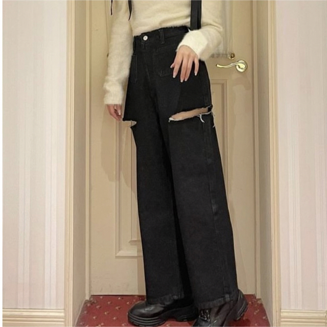 épine(エピヌ)のepine デニム　side cut jeans サイドカットジーンズ レディースのパンツ(デニム/ジーンズ)の商品写真