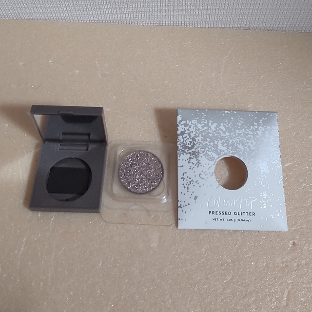 colourpop(カラーポップ)の【未使用※】カラーポップ　プレスドグリッターCABANA コスメ/美容のベースメイク/化粧品(アイシャドウ)の商品写真