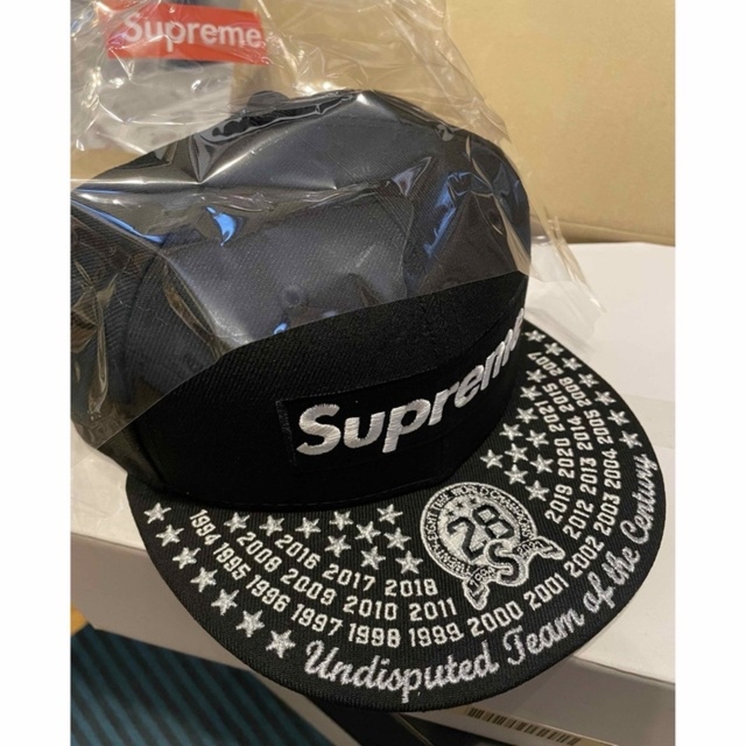Supreme(シュプリーム)の‼️Supreme Undisputed BoxLogo NewEra‼️ メンズの帽子(キャップ)の商品写真