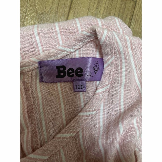 Bee(ビー)のBee ビー　ユニクロ　ワンピース　120 キッズ/ベビー/マタニティのキッズ服女の子用(90cm~)(ワンピース)の商品写真