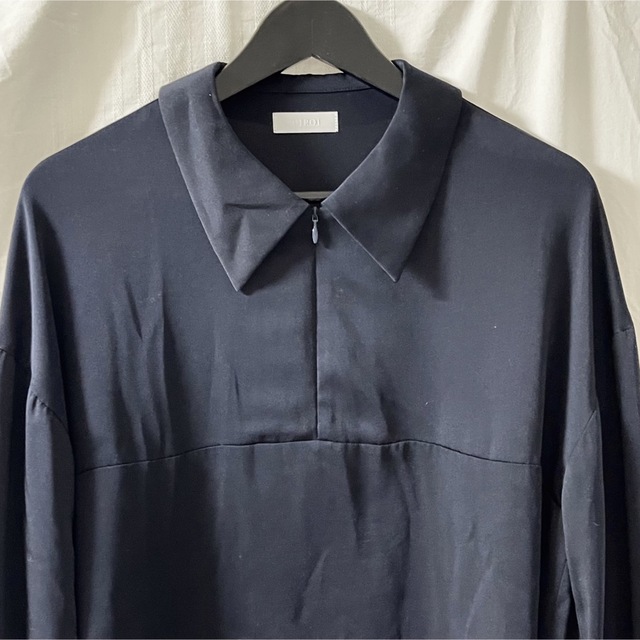 シャツ ブラウス ネイビー 紺 ファスナー ミニマル シルクタッチ レディースのトップス(シャツ/ブラウス(長袖/七分))の商品写真
