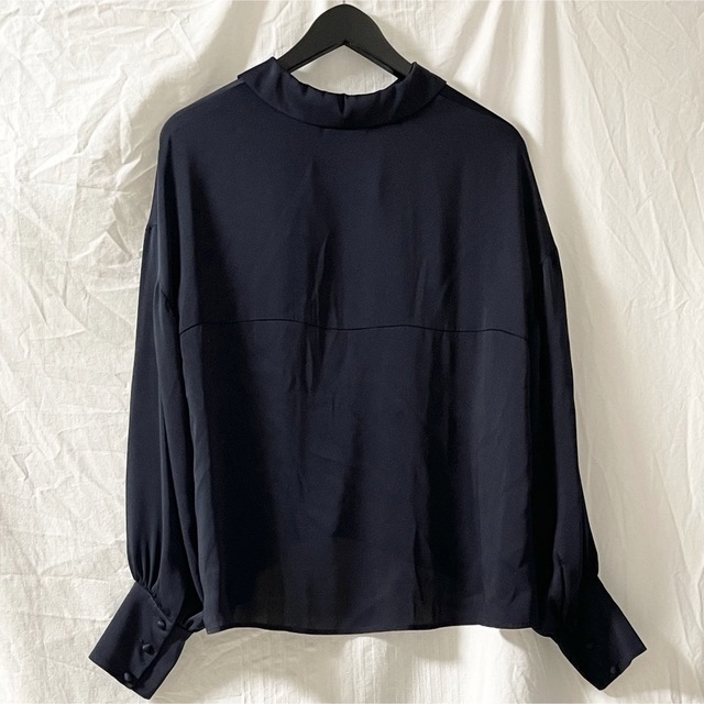 シャツ ブラウス ネイビー 紺 ファスナー ミニマル シルクタッチ レディースのトップス(シャツ/ブラウス(長袖/七分))の商品写真