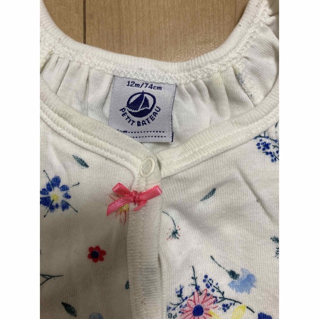 PETIT BATEAU(プチバトー)のプチバトー花柄とボーダー柄ロンパース74センチ（2枚セット） キッズ/ベビー/マタニティのベビー服(~85cm)(ロンパース)の商品写真