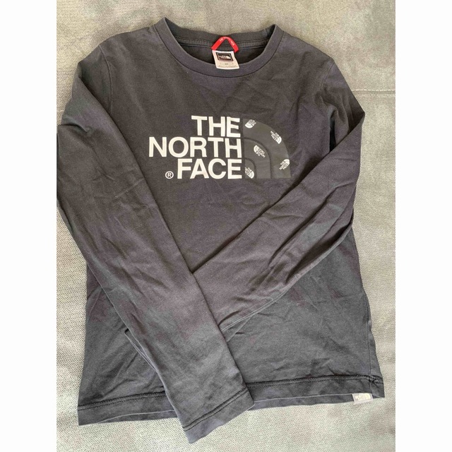 THE NORTH FACE(ザノースフェイス)のTHE NORTH FACE ロンT キッズS (110cm) 黒 キッズ/ベビー/マタニティのキッズ服男の子用(90cm~)(Tシャツ/カットソー)の商品写真