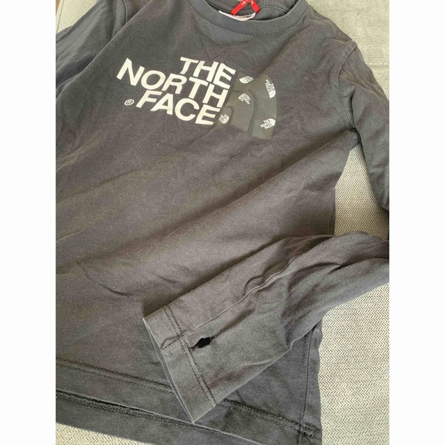 THE NORTH FACE(ザノースフェイス)のTHE NORTH FACE ロンT キッズS (110cm) 黒 キッズ/ベビー/マタニティのキッズ服男の子用(90cm~)(Tシャツ/カットソー)の商品写真