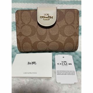 コーチ(COACH)のcoach コーチ 二つ折り財布 白ボタンタイプ　新品　未使用　ブラウン　即発送(財布)