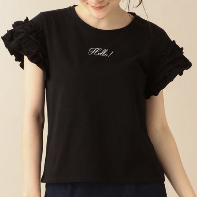 deicy(デイシー)のDEICYフリルＴシャツブラックHelloデイシー レディースのトップス(Tシャツ(半袖/袖なし))の商品写真