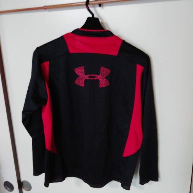 UNDER ARMOUR(アンダーアーマー)のアンダーアーマー 長袖  Tシャツ  YXL (160/155~165) キッズ/ベビー/マタニティのキッズ服男の子用(90cm~)(Tシャツ/カットソー)の商品写真