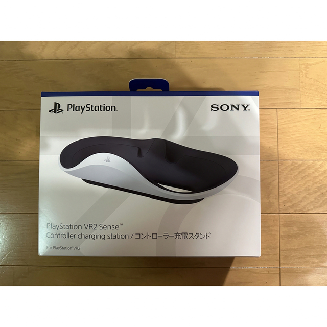 SONY(ソニー)のPlayStation VR2 + 純正充電スタンド エンタメ/ホビーのゲームソフト/ゲーム機本体(その他)の商品写真