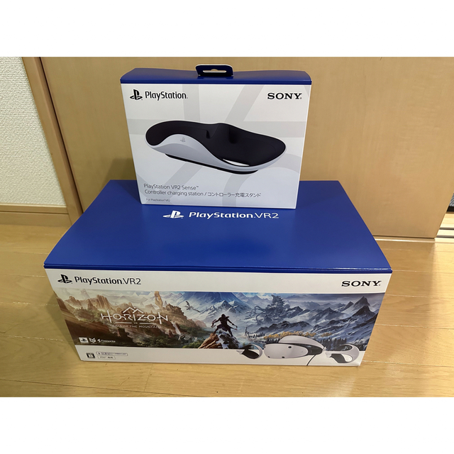 SONY(ソニー)のPlayStation VR2 + 純正充電スタンド エンタメ/ホビーのゲームソフト/ゲーム機本体(その他)の商品写真