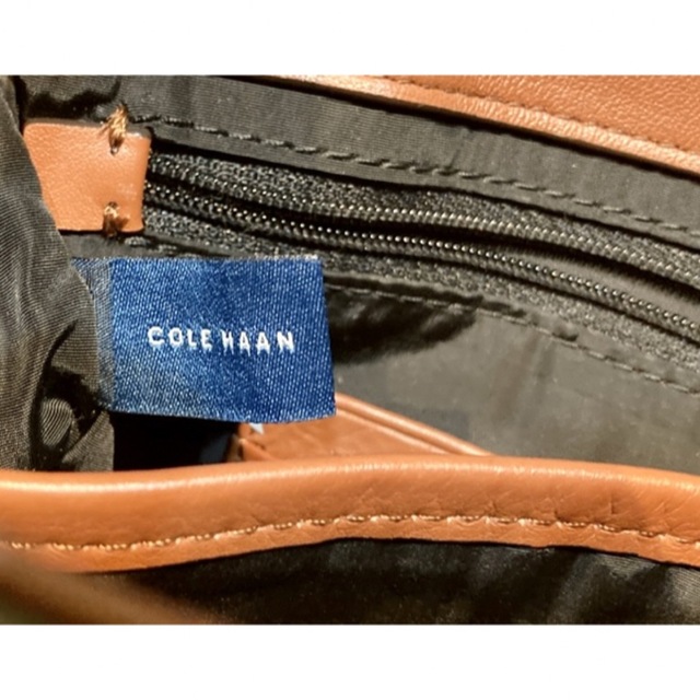 Cole Haan(コールハーン)のCOLEHAAN コールハーン スタッズ レザー ショルダーバッグ 茶 ブラウン レディースのバッグ(ショルダーバッグ)の商品写真