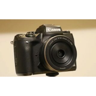 キヤノン(Canon)のCanon eos m5 ボディ　+efm 22mm f2.0 ジャンク品(ミラーレス一眼)