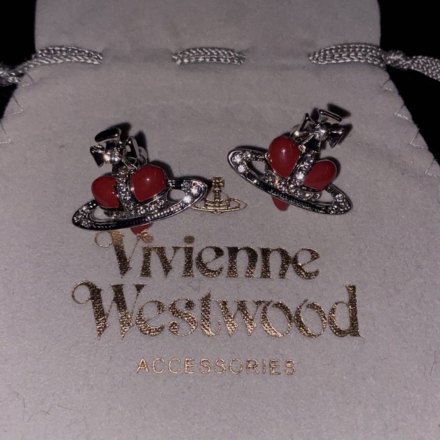 Vivienne Westwood 赤 ハートピアス