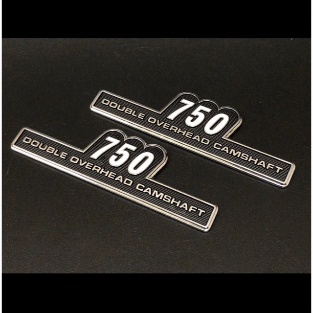 カワサキ(カワサキ)のサイドカバーエンブレム② 750 左右SET 貼付タイプ 自動車/バイクのバイク(パーツ)の商品写真