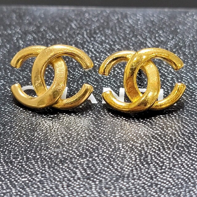 CHANEL - 確実正規品 CHANEL ゴールド ピアス 消毒済みの通販 by