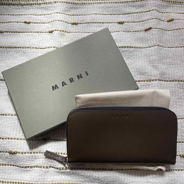 MARNI 長財布　マルニ　箱　布カバー付き