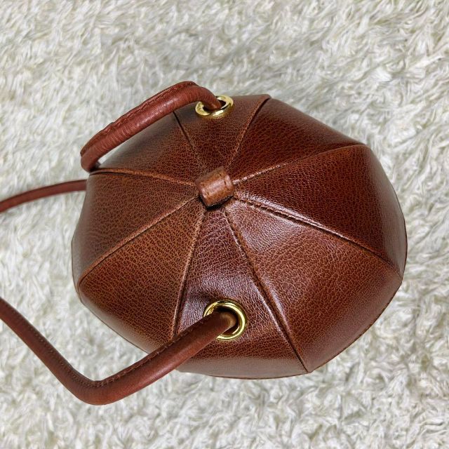 【希少✨】フェラガモ ショルダーバッグ どんぐり レザー ロゴ刻印 ゴールド金具