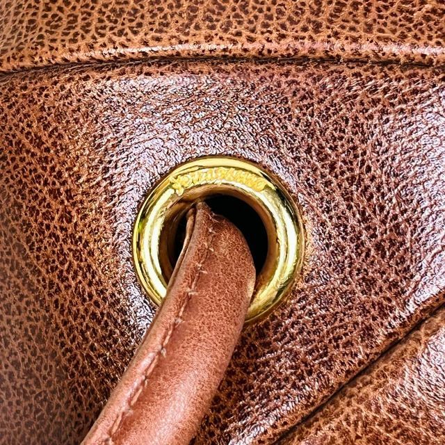 【希少✨】フェラガモ ショルダーバッグ どんぐり レザー ロゴ刻印 ゴールド金具